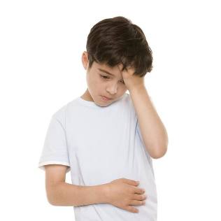 Dor de costas e de estómago en un neno